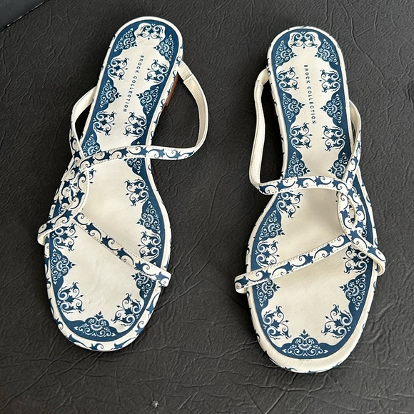 BROCK COLLECTION Shoes - BROCK COLLECTION FLAT SANDAL SIZE 40